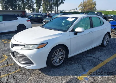 2018 Toyota Camry Xle z USA, uszkodzony, nr VIN 4T1B11HK5JU088521